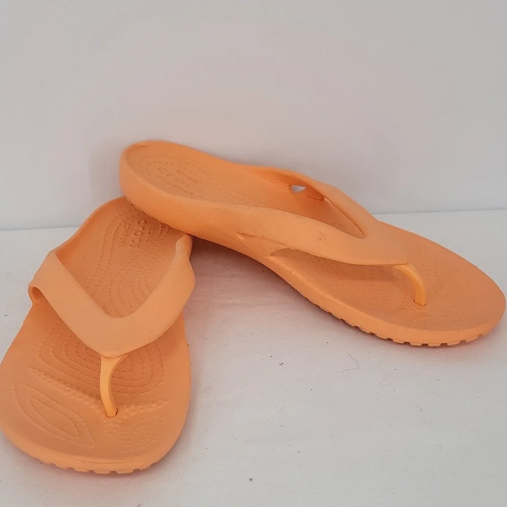 Crocs Kadee II Flip Flops Womens 7 Orange Melon Strappy Comfort Sandals